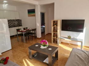 Franmay Apartments - 7 modern apartments near the beach & city, perfect for nomads, travellers, families, watersports!